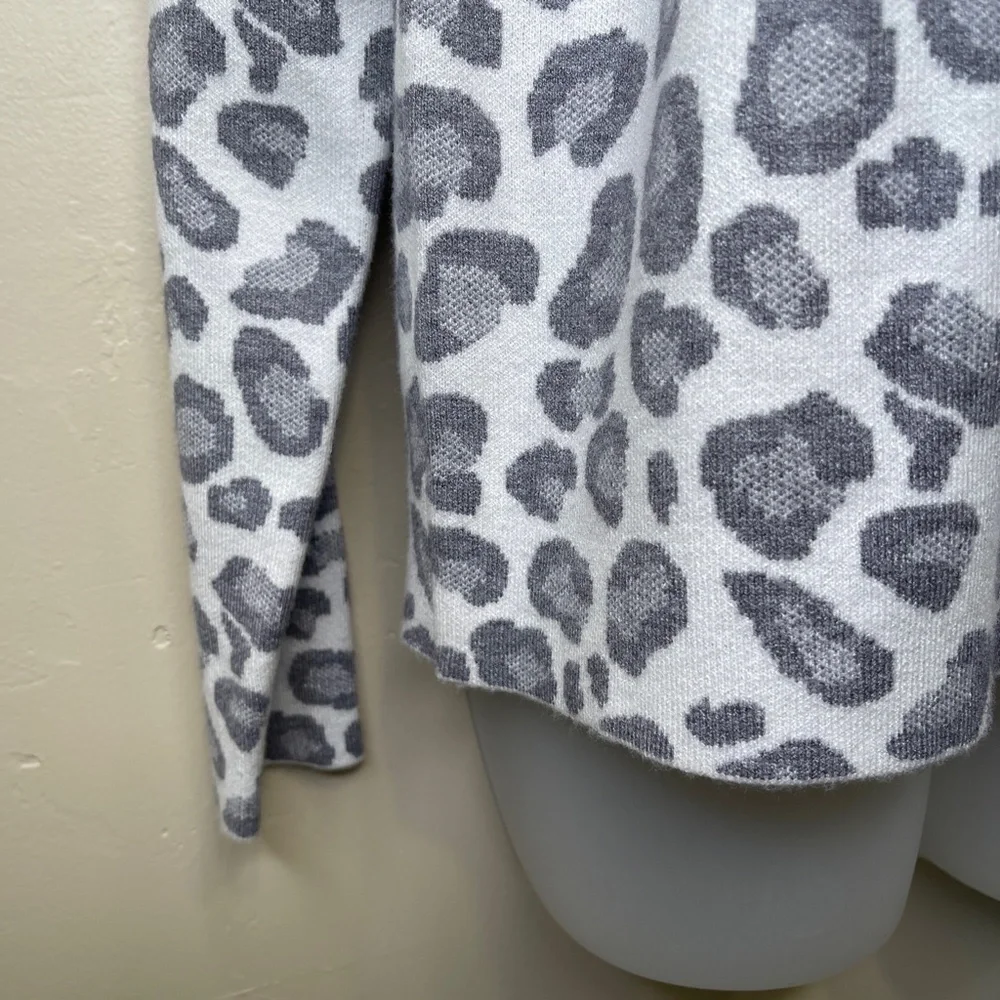 Tahari | Leopard Print Mock Neck Long Sleeve Boxy Cozy Soft Sweater - Picture 6 of 10